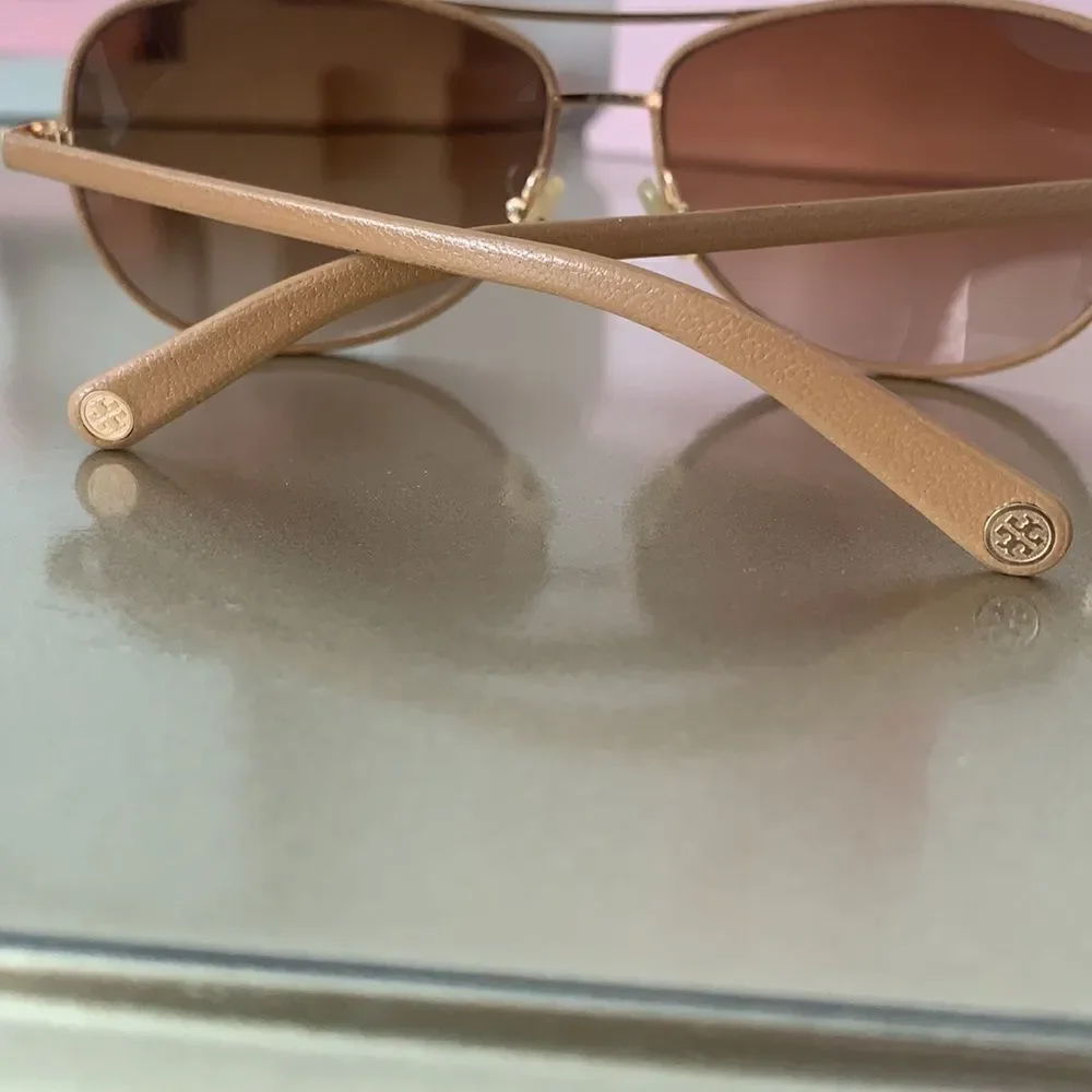 🎉1 hr sale🎉Tory Burch sunglasses 🕶